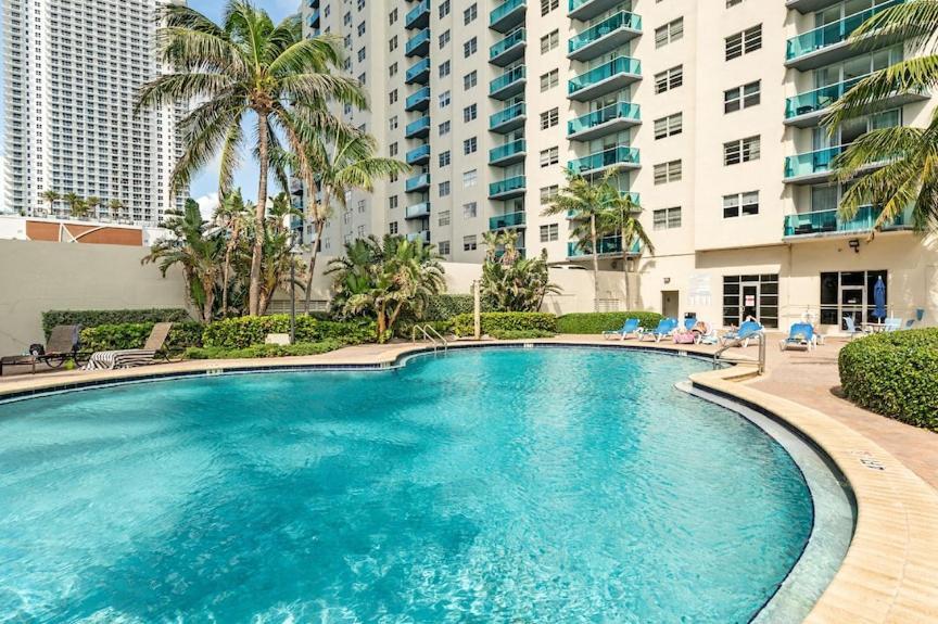 Cozy Ocean View Apartment By Miami Te Espera - Hallandale 11E Hollywood Exterior foto